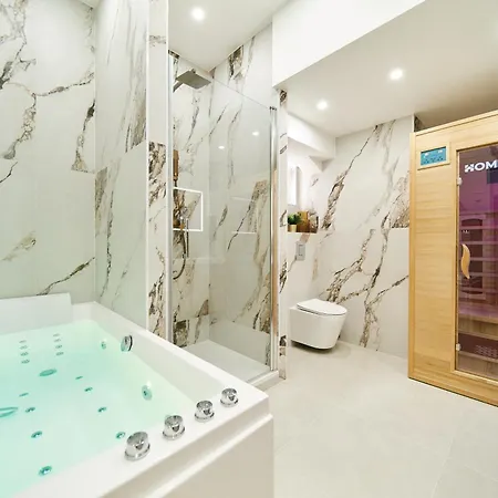 Lavie Maison Marais Sauna Hot Tub Paris