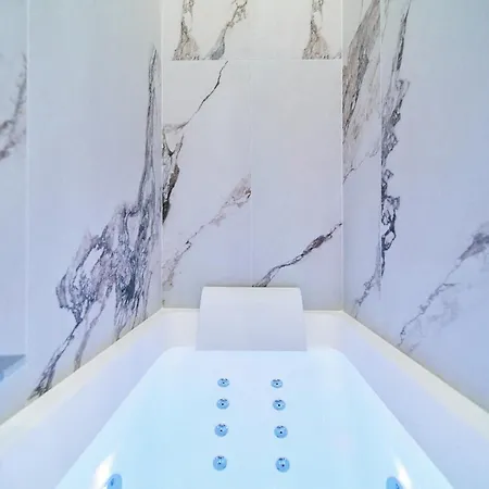 Apartment Lavie Maison Marais Sauna Hot Tub *