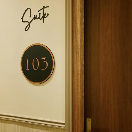 Lavie Maison Marais Sauna Hot Tub