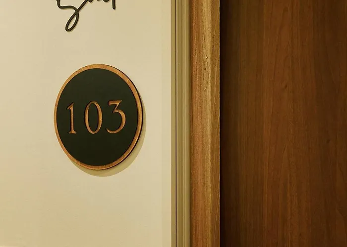 Lavie Maison Marais Sauna Hot Tub