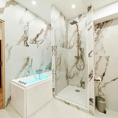 Lavie Maison Marais Sauna Hot Tub パリ